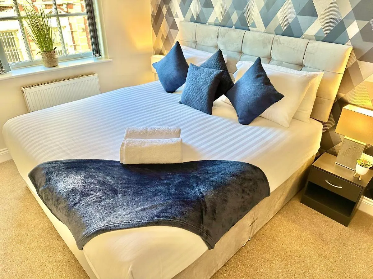 Apartment A Stylish Retreat - Super King Bed - Heart Of Town Centre - 5 Mins Stroll To Beach Bournemouth